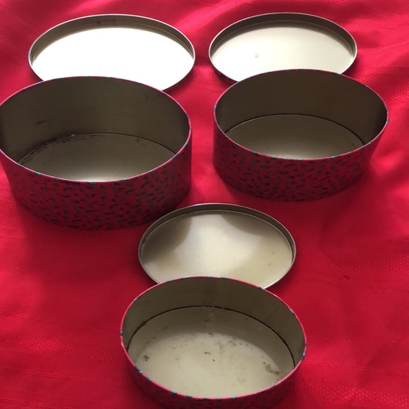 Vintage Stacking/Nesting Tins - Picture 5 of 16